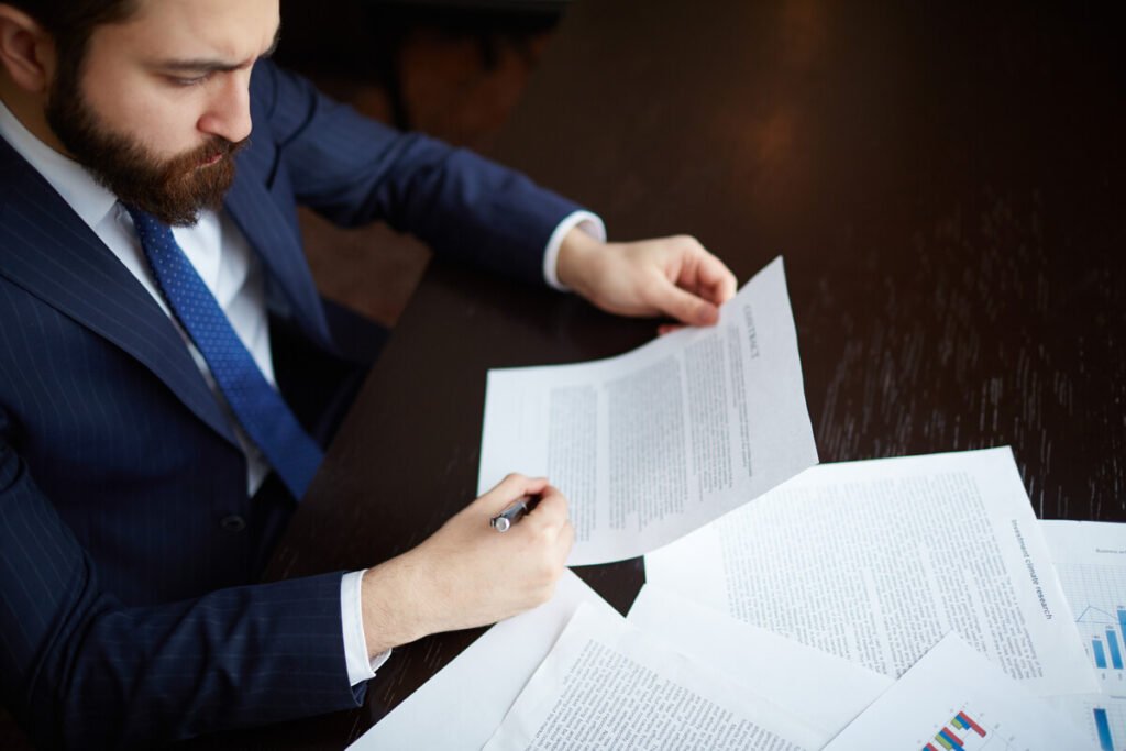 Prud'hommes et employeur insolvable : comment être payé par l'AGS ? 3 Mandataire judiciaire instruisant les relevés de créances salariales pour l'AGS.