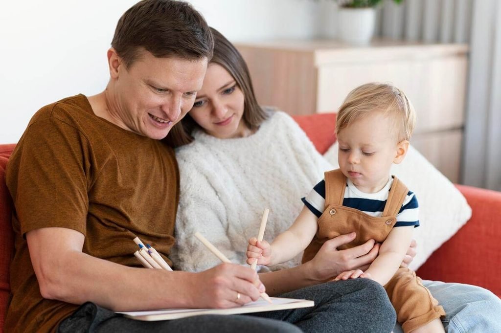 Livret de famille et famille recomposée : règles, enfants et démarches 4 Couple d'une famille recomposée organisant les papiers d'identité et les actes de naissance des enfants.